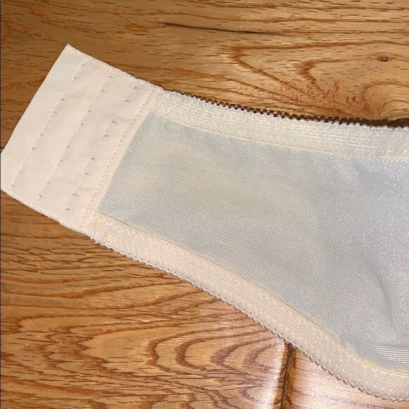 VTG MCM ILGWU strapless lace bra. Medium - Picture 9 of 14